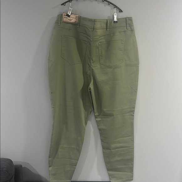 d. jeans Green Ankle Cropped Jeans with Tapered Fit - Picture 5 of 5